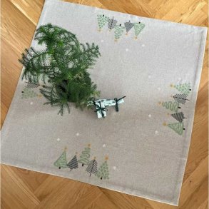 Broderikit lille juletrstppe med juletrer 2028-5 fra Pomp Stitch